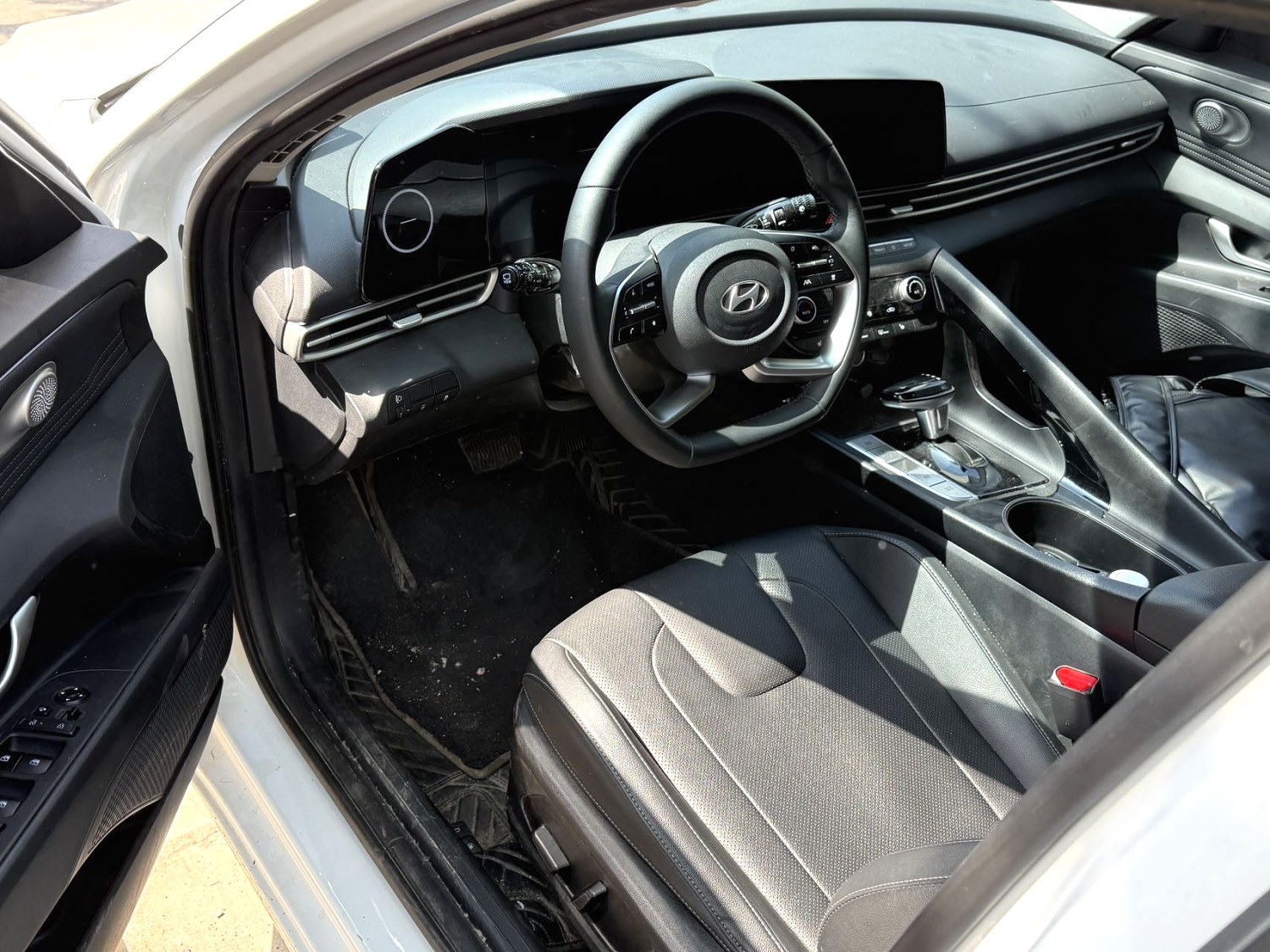 Hyundai Elantra Sedan, 2023, 1.5L CVT LUX Premium, Automatic - 图片 3